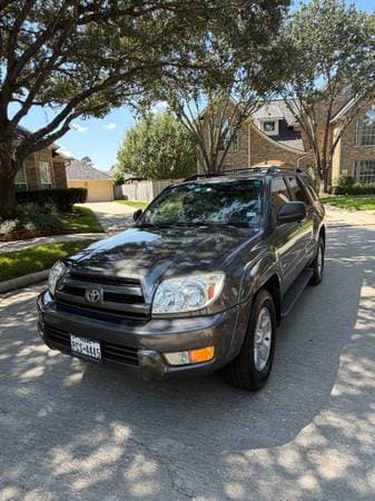 Beautiful 1-Owner 2004 Toyota 4Runner SR5 Clean Title and Carfax 3rd Row