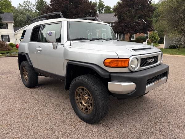 2007 Toyota FJ Cruiser - 6 Speed Manual - Low Miles