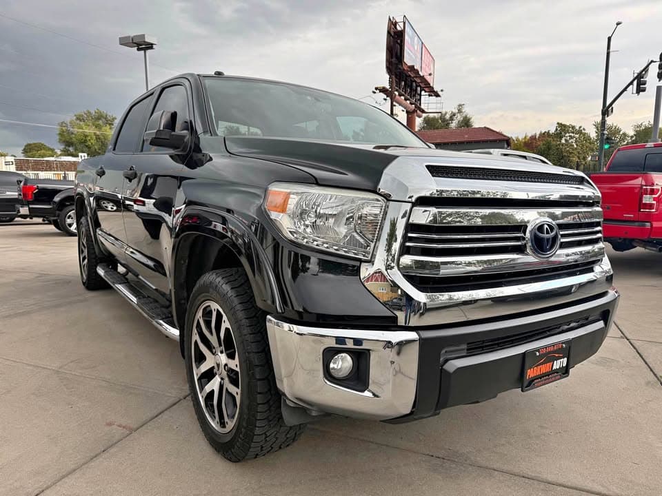 2017 Toyota Tundra CrewMax SR5 Pickup 4D 5 1/2 Ft