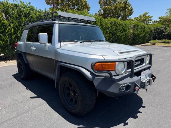 Toyota FJ Cruiser - 2008 Clean Title 4x4 6 Speed