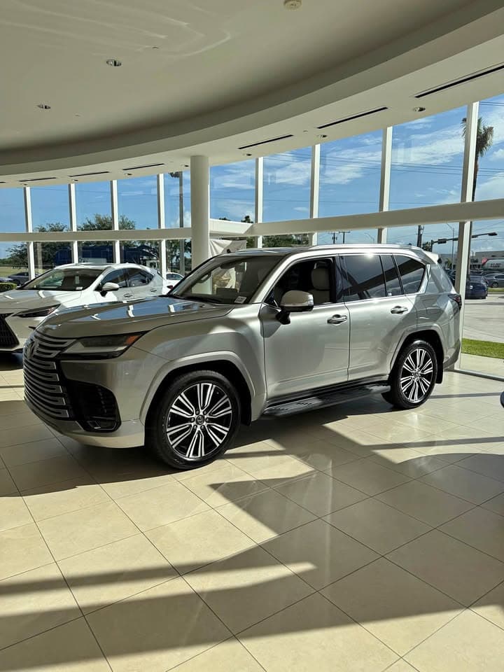 2022 Lexus LX 600 Luxury Sport Utility 4D