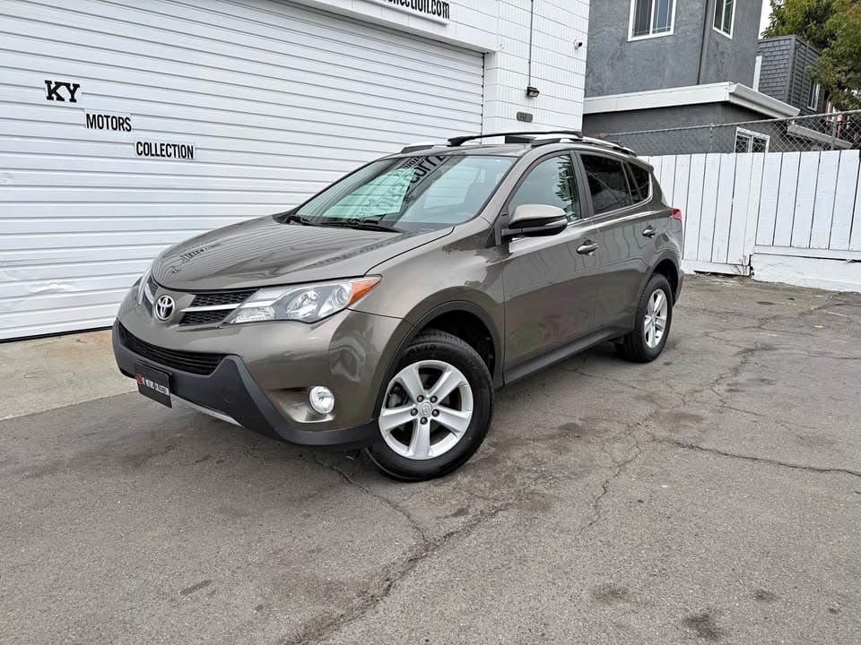 2013 Toyota RAV4 XLE Sport Utility 4D
